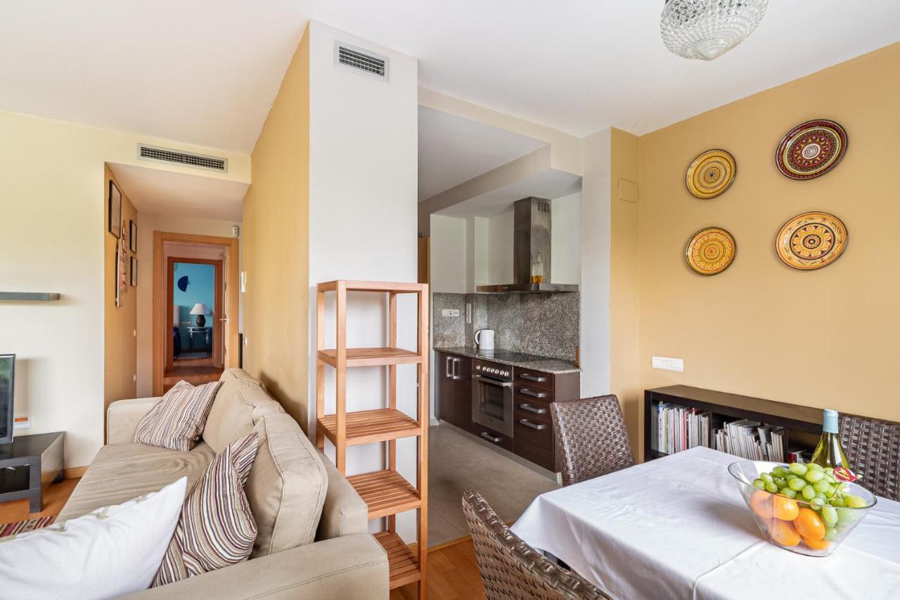 Forum Beach 2 And Pool Apartment Barcelona ซานต์อาเตรียเดเบซอซ ภายนอก รูปภาพ